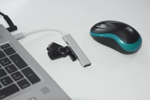USB HUB sadalītājs - ROSKO - Sudraba krāsā