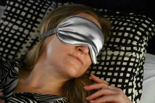 Acu aizsietas acis VELURO - Pelēks