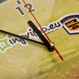 Plastmasas pulkstenis - sarkans