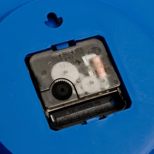 Plastmasas pulkstenis - sarkans